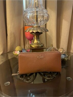 Kate Spade please check all picture of condition